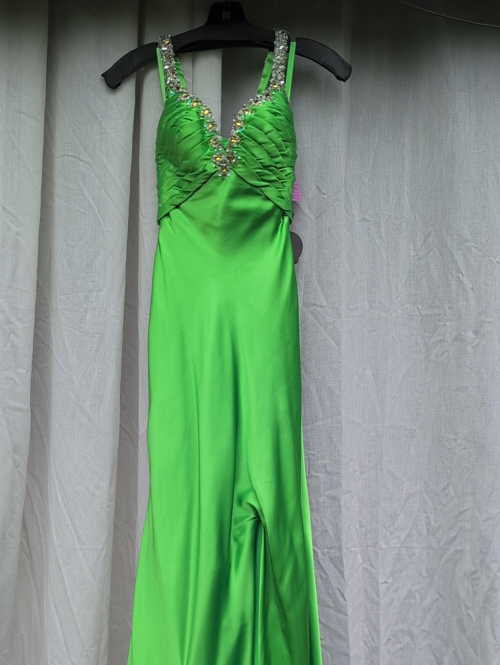 NWT - Size 0 - Green Embellished V-Neck Evening Dress